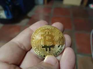 Lote 2 Monedas Bitcoin Dorada y Plateada
