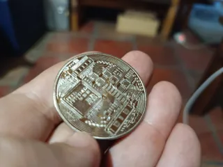 Lote 2 Monedas Bitcoin Dorada y Plateada