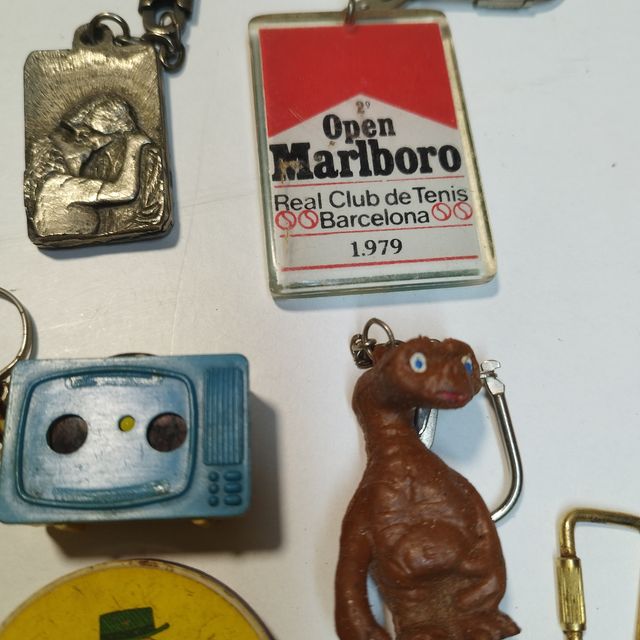 Lote de llaveros antiguos variados