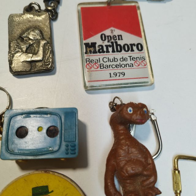 Lote de llaveros antiguos variados
