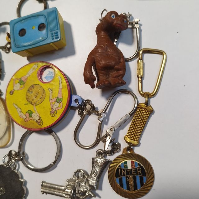 Lote de llaveros antiguos variados