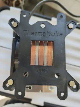 Dispositivo di raffreddamento della CPU Thermaltake