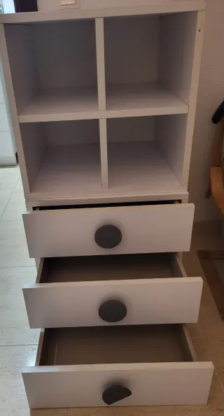 Mueble infantil 3 cajones y 4 huecos