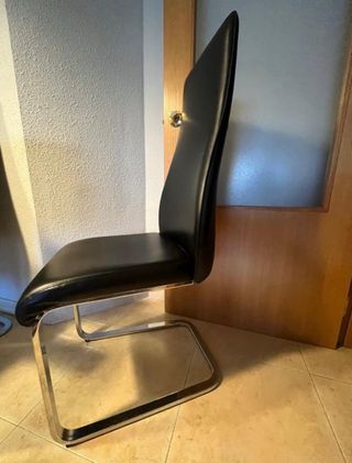 6 Sillas Negras Patas Metálicas. REBAJADO