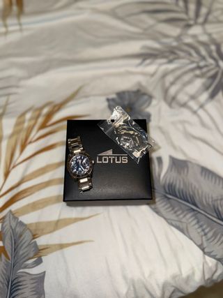 Reloj Lotus Azul y Plateado