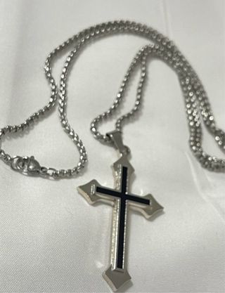 Cadena con Cruz Plata y Negro