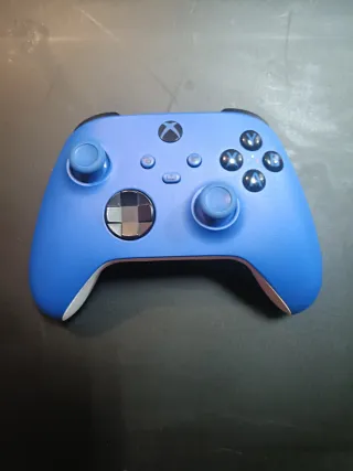 Mando Xbox azul con fallo joystick derecho