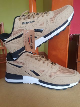 Zapatillas Reebok Beige y Negro nuevo 