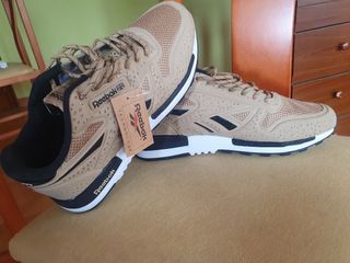 Zapatillas Reebok Beige y Negro nuevo 