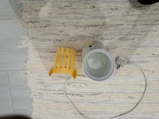 Calienta biberones blanco y amarillo