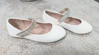 Zapatos niña Cupcake blancos con pedrería