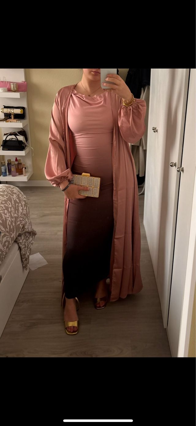 Abaya rosa ,talla única tela fina y suave de satén