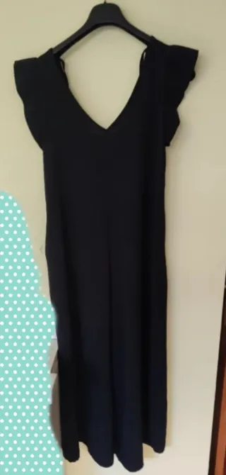 Mono negro con volantes