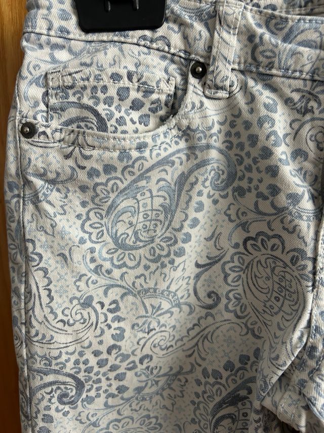 Pantalón vaquero H&M estampado azul y blanco T.34