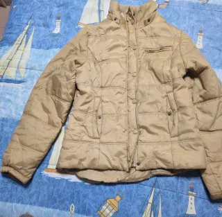 Cazadora beige acolchada