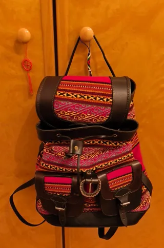 Mochila Cuero y Tela Étnica