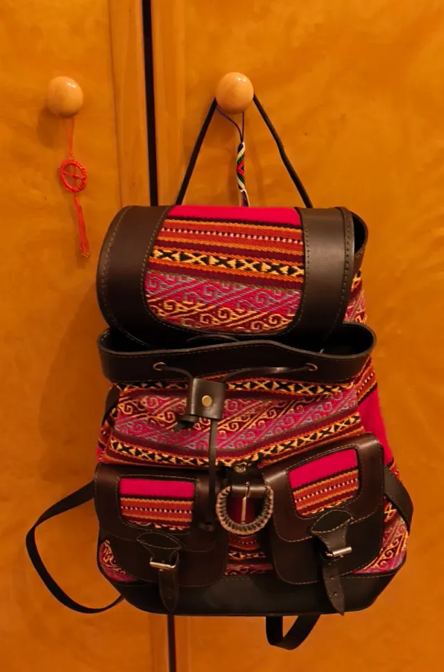 Mochila Cuero y Tela Étnica
