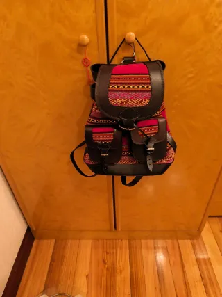 Mochila Cuero y Tela Étnica