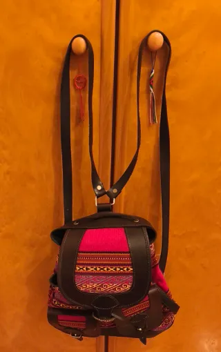 Mochila Cuero y Tela Étnica