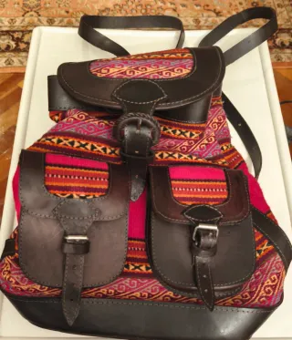Mochila Cuero y Tela Étnica