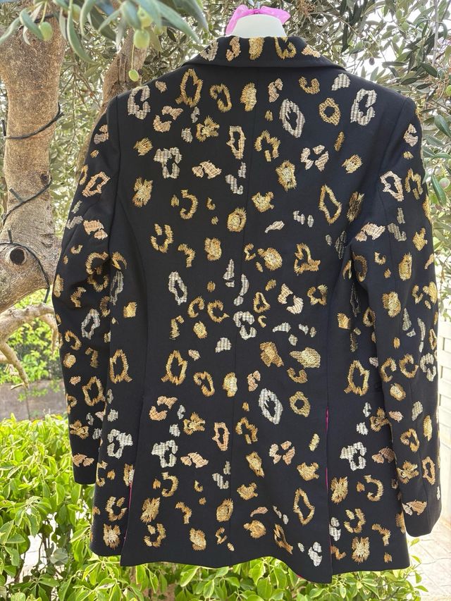 Blazer LA CONDESA Negro con Estampado Animal