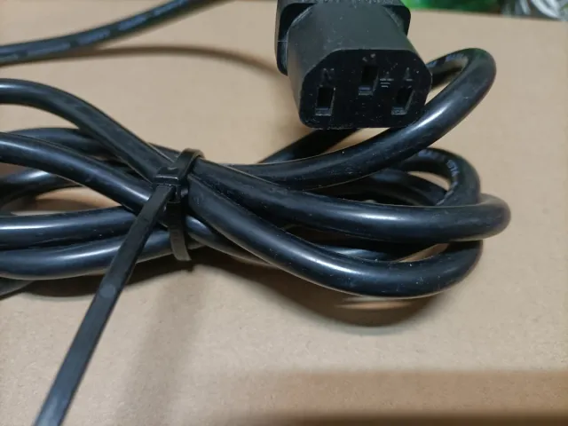 Cable de alimentación trifásico