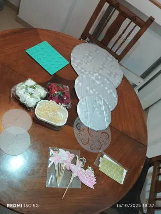 Batidora Qilive y moldes pastelería