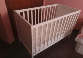 Cuna blanca con colchón
