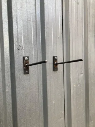 2 Soportes para esterillas metálicos