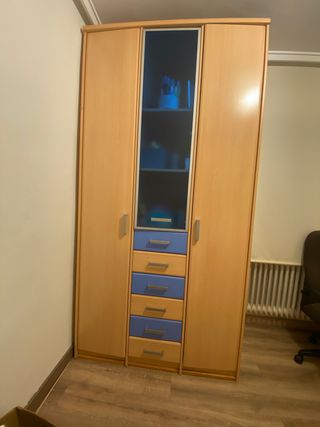 Armadio a 2 ante, 6 cassetti e 3 ripiani