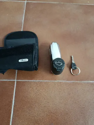 Candado de moto ABUS con funda