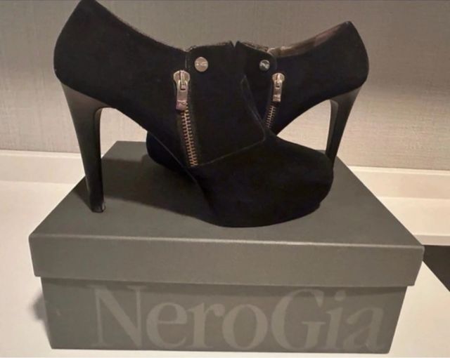 Stivaletti Nero Giardini neri con zip