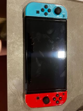 Nintendo Switch OLED blu e rosso
