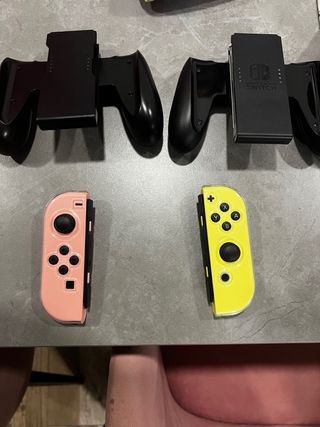 Nintendo Switch OLED blu e rosso