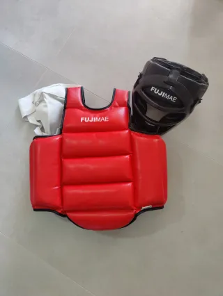 Talla S Peto y casco Fujimae artes marciales