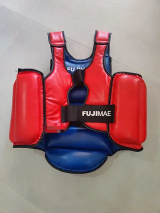 Talla S Peto y casco Fujimae artes marciales