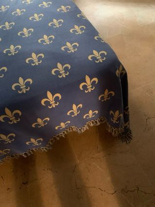 Colcha reversible con diseño de flor de lis