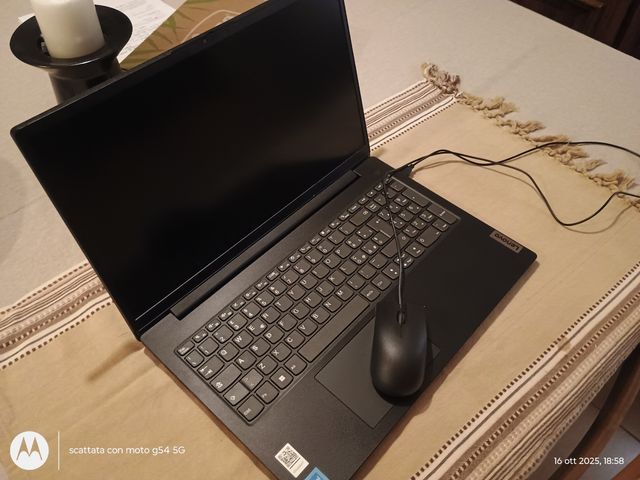 Lenovo Notebook 15,6 Full HD Intel N4500 8GB RAM 2