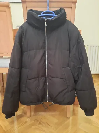 Cazadora acolchada negra Pull&Bear