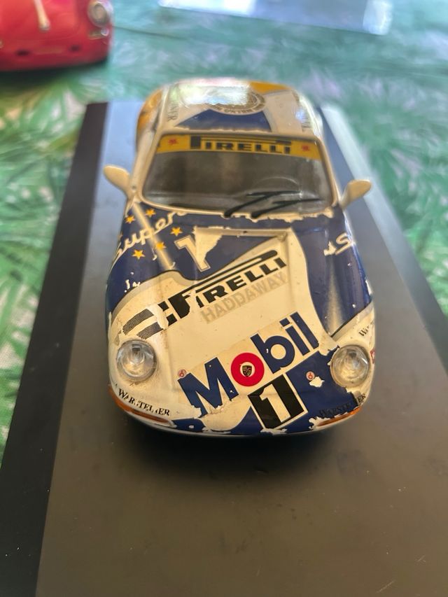 Porsche 911 Mobil 1/24