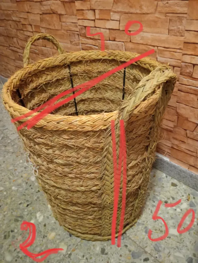 Leñero de esparto artesanal