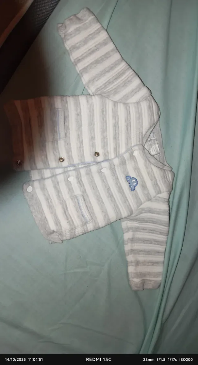 Ropa de bebé: pijamas y conjuntos