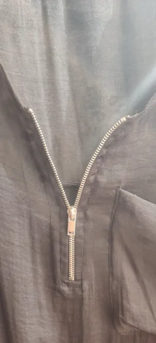 Camisa elegante Bershka negra con cremallera corta
