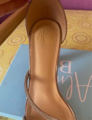Sandalias doradas tacón para evento