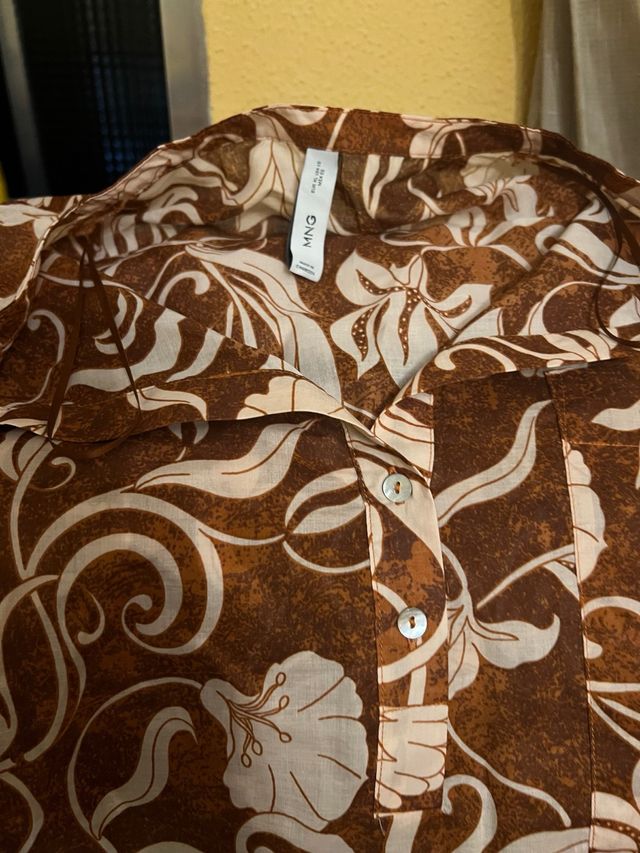 Camisa Mango flores manga corta Talla M
