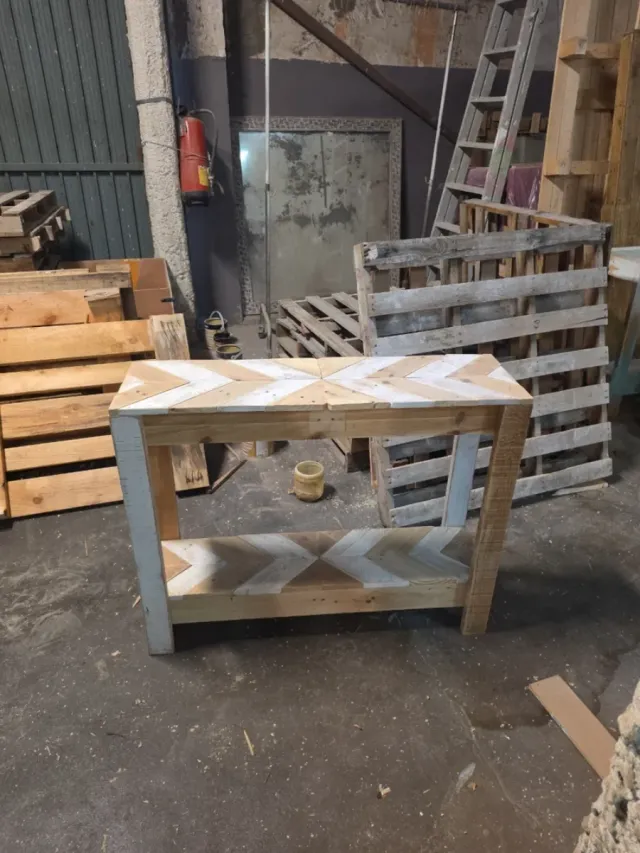 Consolle in legno in stile etnico