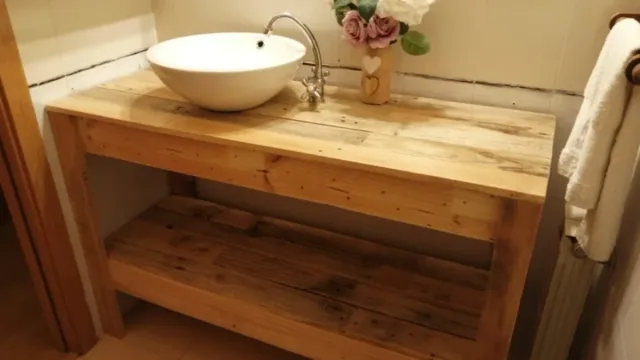 Consolle rustica in legno riciclato per bagno