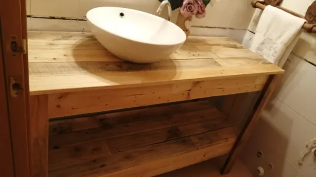 Consolle rustica in legno riciclato per bagno