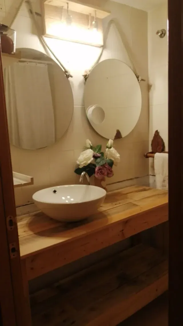 Consolle rustica in legno riciclato per bagno