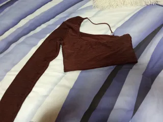 Top marrón de manga larga